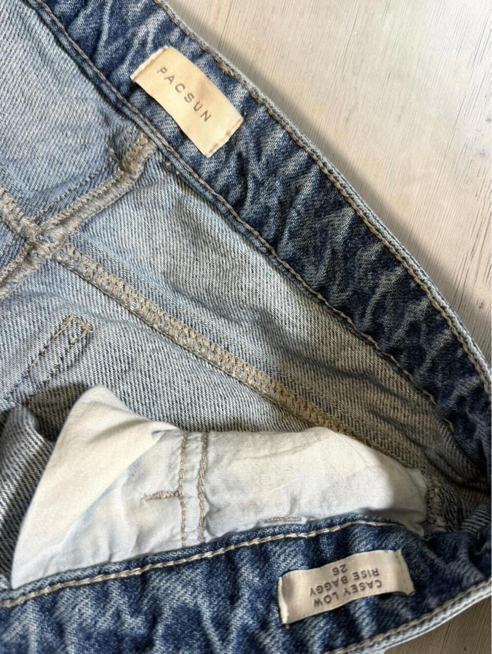 PacSun Casey Low Rise Baggy Jeans Light Wash Wide Leg Size 26 - Picture 6 of 8
